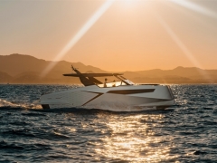 DRACAN 42双体多宝视讯：探索海洋的奢华之舟